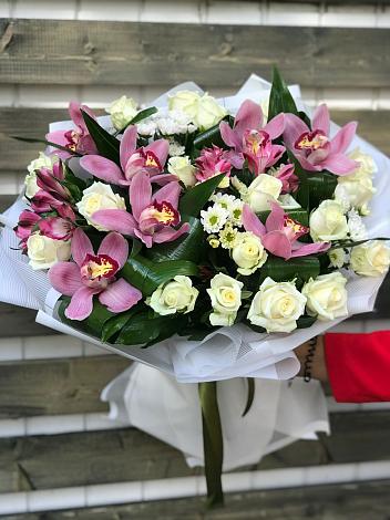 Букет цветов из: Розы и Хризантемы в Суоярви