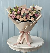 Букет цветов из:  Розы и Лизиантусы в Суоярви