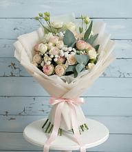 Букет цветов из:  Розы и Лизиантусы в Суоярви