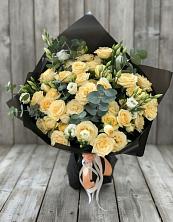 Букет цветов из:  Розы и Лизиантусы в Суоярви