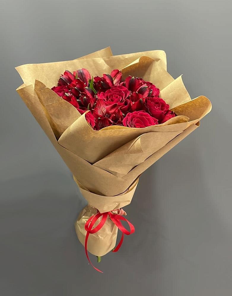 Букет цветов из: Альстромерии и Розы в Суоярви