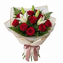 Букет цветов из:  Лилии и Розы в Суоярви