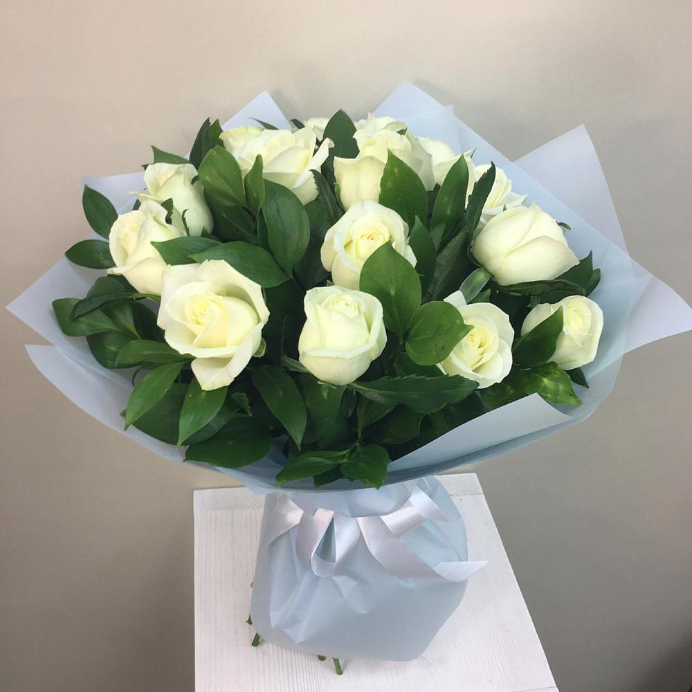 Букет 15 Белых роз Проуд в Суоярви