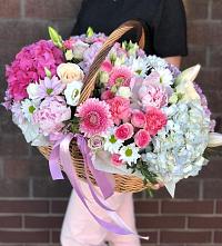 Цветочная композиция из Розы, Хризантемы, Пионы и Лизиантусы в корзине #REPLACE_PRED# Суоярви