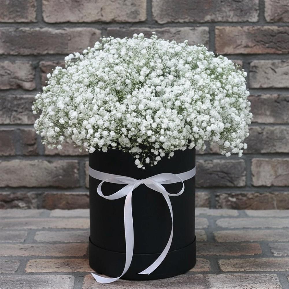 Цветочная композиция из Гипсофила в шляпной коробке в Суоярви