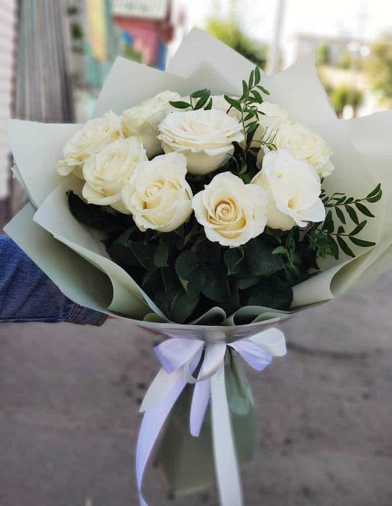 Букет Белые розы Проуд в Суоярви