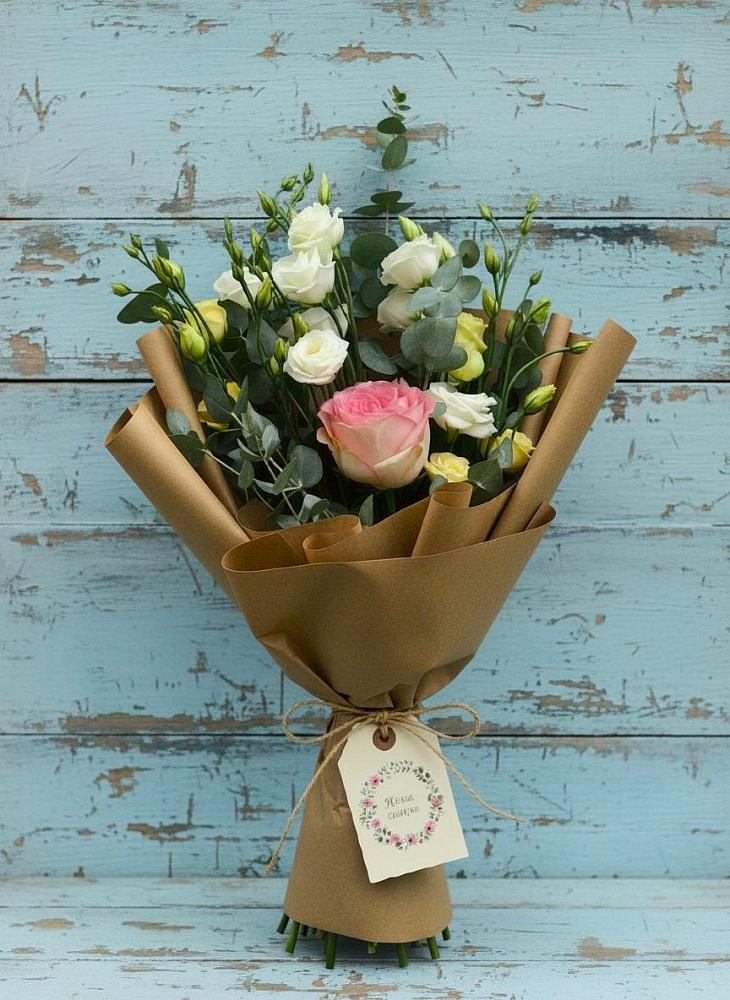 Букет цветов из: Розы и Лизиантусы в Суоярви