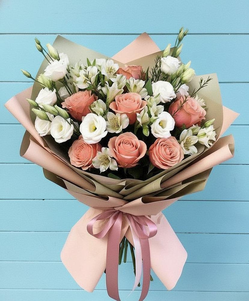 Букет цветов из: Розы, Альстромерии и Лизиантусы в Суоярви