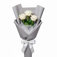 Букет 3 белые розы в Суоярви