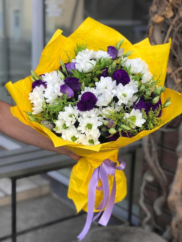 Букет цветов из: Ирисы, Хризантемы и Ромашки в Суоярви