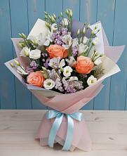 Букет цветов из:  Лизиантусы, Розы, Альстромерии и Гипсофила в Суоярви