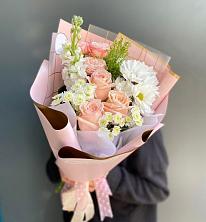 Букет цветов из:  Хризантемы и Розы в Суоярви