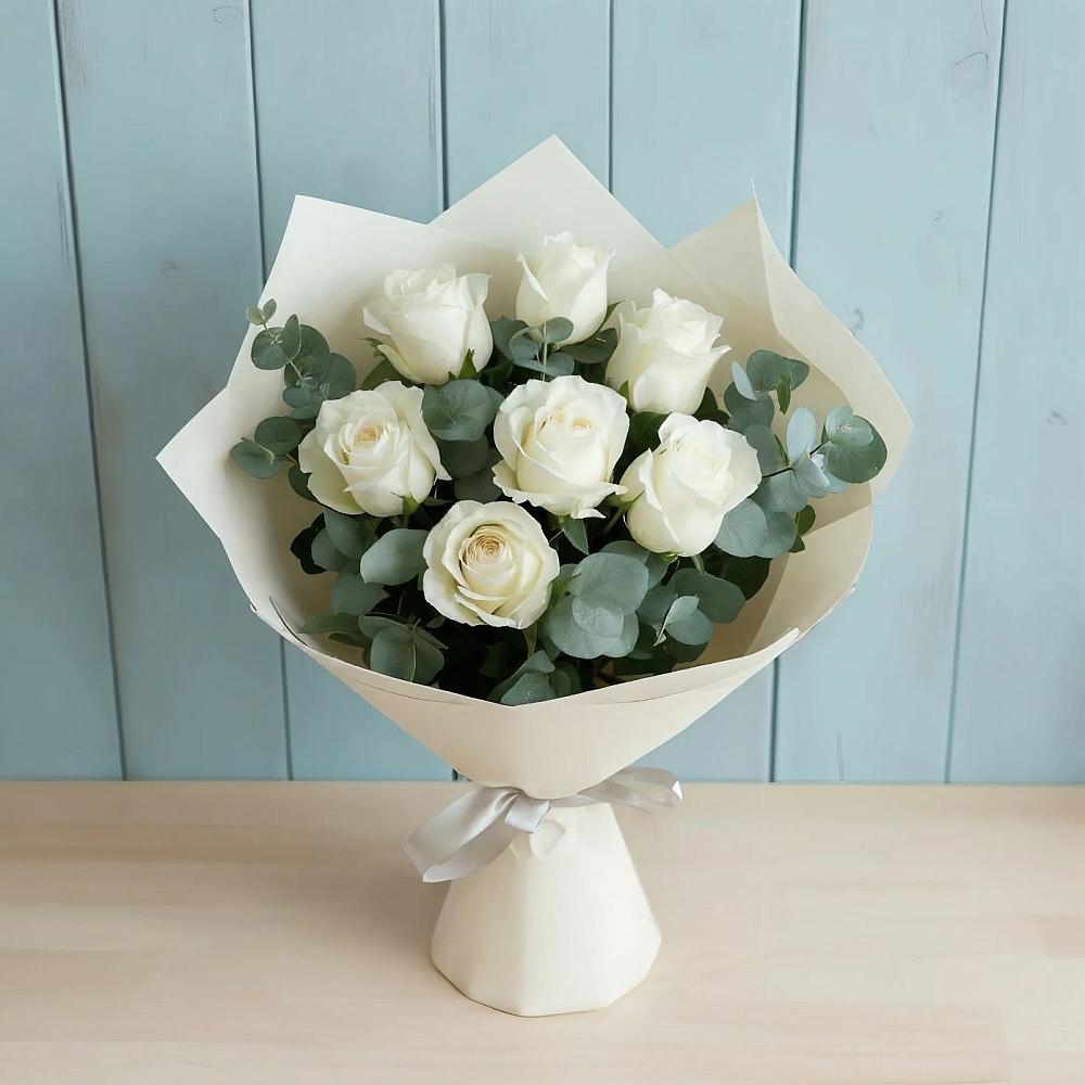Букет Белые розы в Эвкалипте в Суоярви