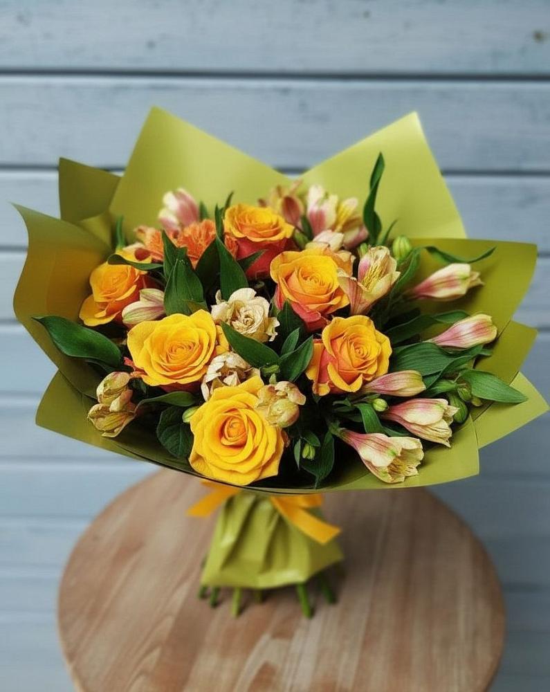 Букет цветов из: Альстромерии и Розы в Суоярви