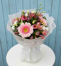 Букет цветов из:  Герберы, Альстромерии и Лизиантусы в Суоярви