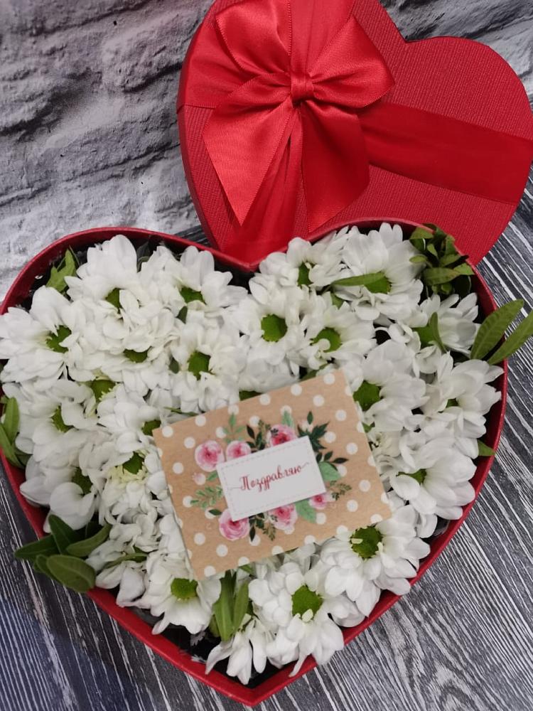 Цветочная композиция из Хризантемы в виде сердца в Суоярви