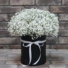 Цветочная композиция из Гипсофила в шляпной коробке в Суоярви