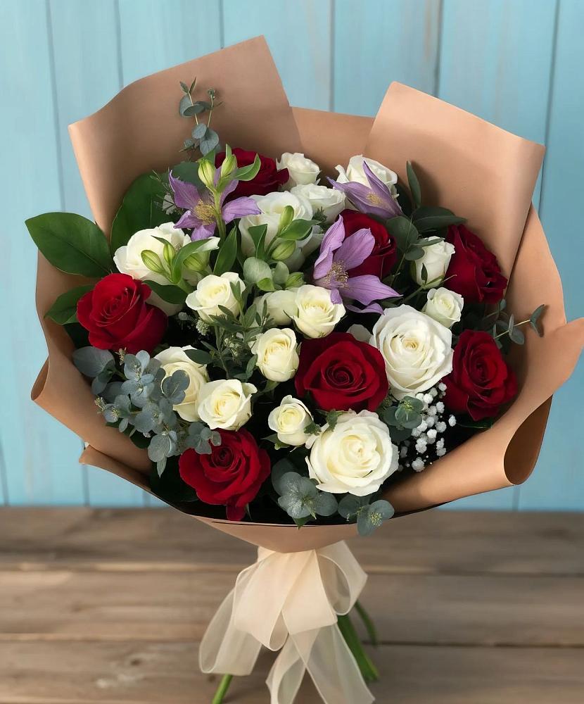 Букет цветов из: Розы и Альстромерии в Суоярви