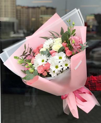 Букет цветов из: Розы, Лизиантусы и Хризантемы в Суоярви