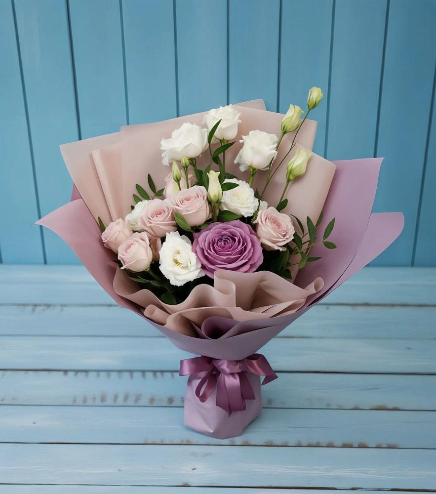 Букет цветов из: Розы и Лизиантусы в Суоярви